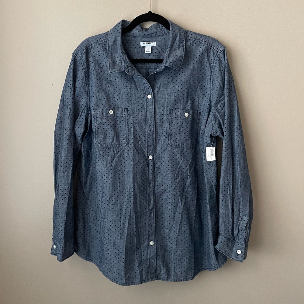 NWT: XL Old Navy button up blouse. 100% cotton denim long sleeve shirt with dots